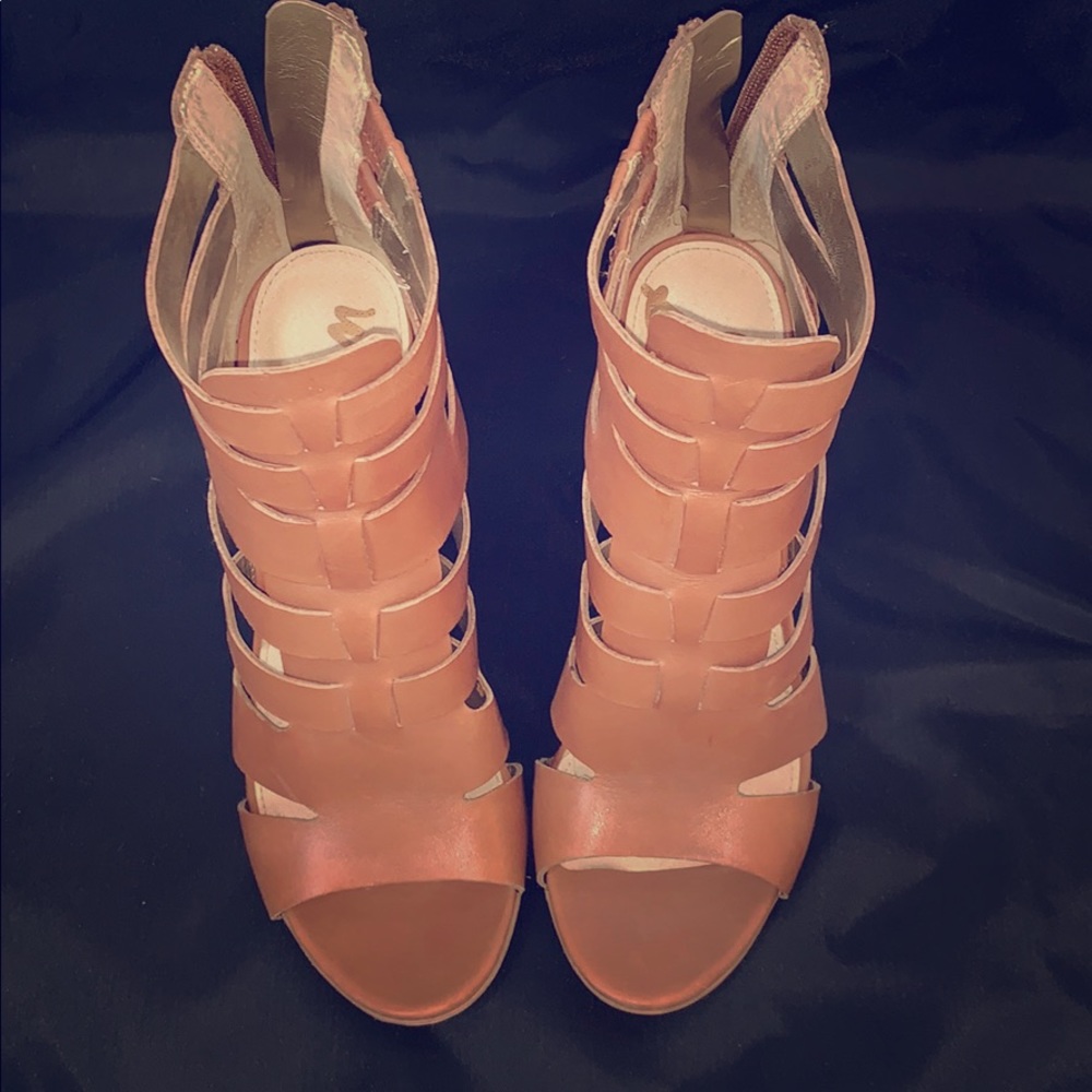 Sam Edelman YAZMINE cage-style block heel sandal.